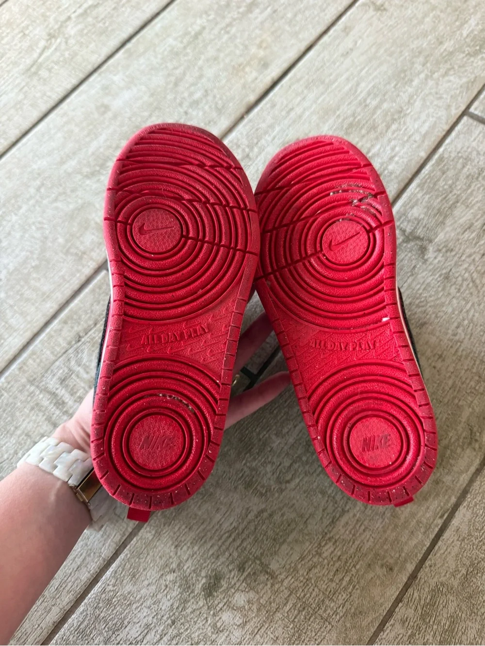 Nike Kids Black and Red Low-Top Sneakers with Hook-and-Loop Strap
